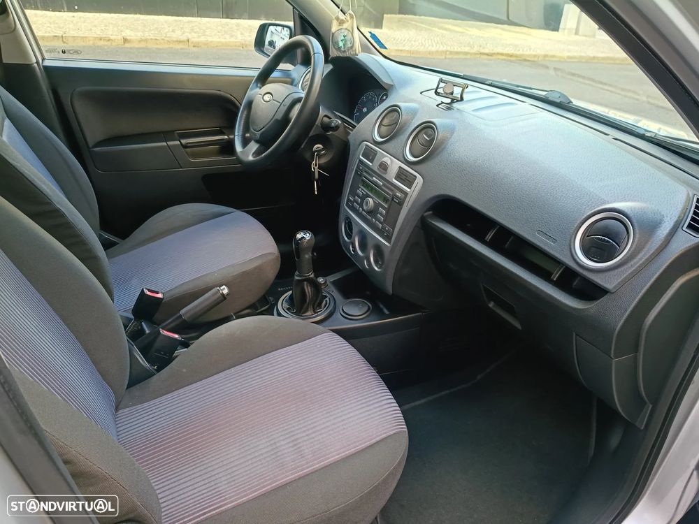 Ford Fusion 1.25 + - 5