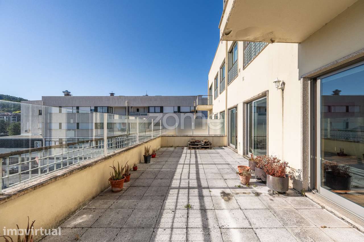 Apartamento T2 com terraço e vista Rio Vez em Arcos de Valdevez