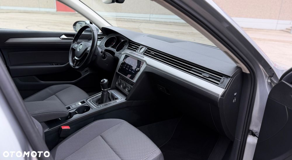 Volkswagen Passat 1.6 TDI BMT Comfortline - 20