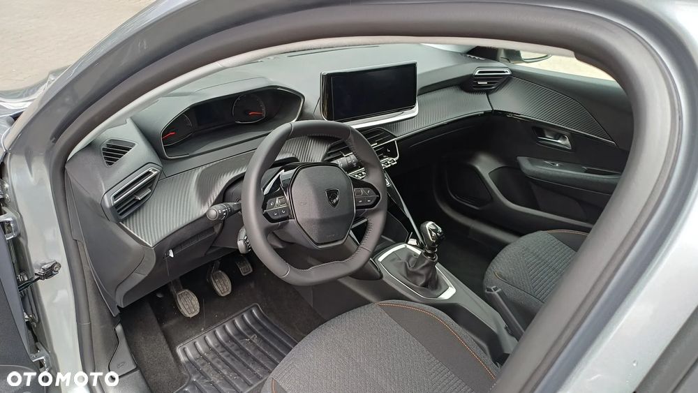 Peugeot 208 - 15