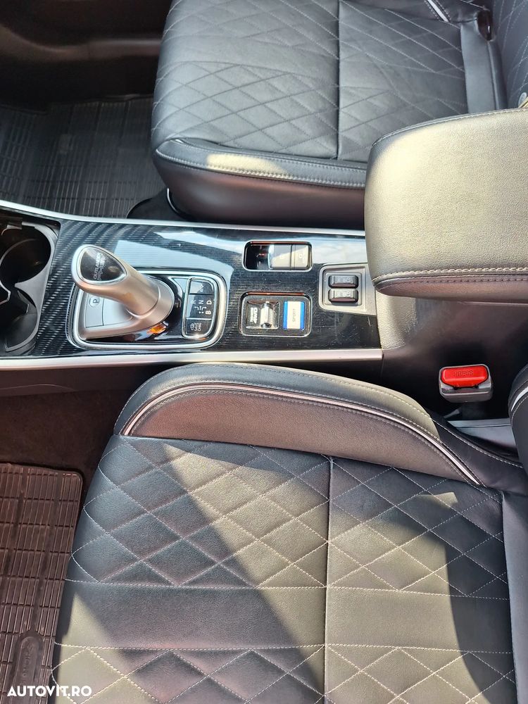 Mitsubishi Outlander 2.4 4WD - 28
