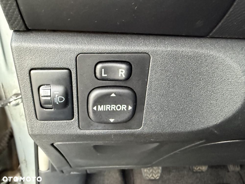 Toyota Yaris 1.3 VVT-i Sol - 29