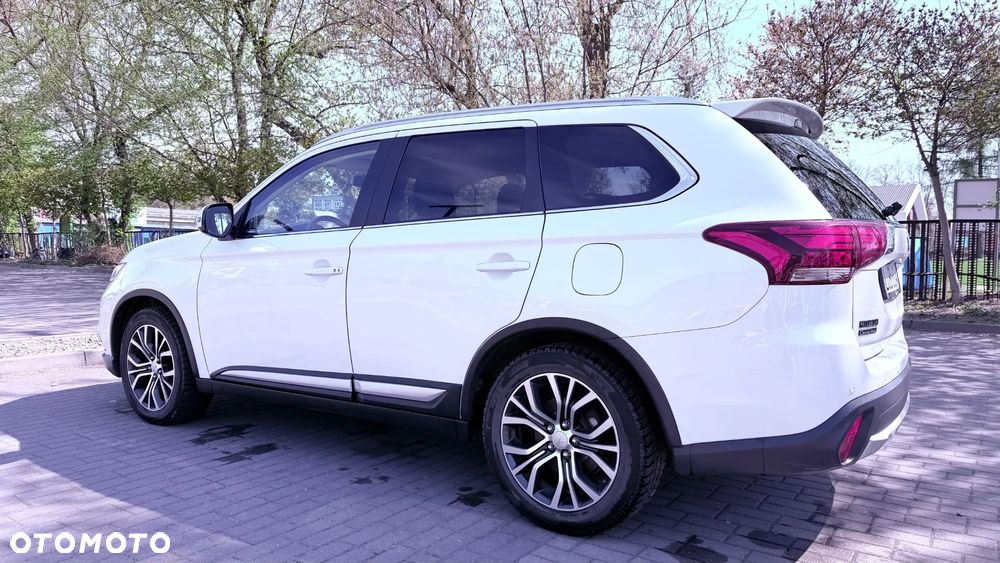 Mitsubishi Outlander 2.0 Intense + 4WD CVT - 9