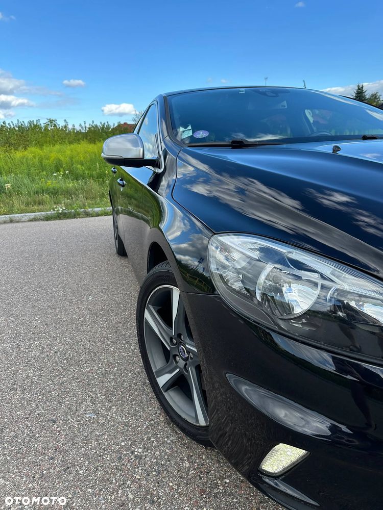 Volvo V40 T3 R Design - 4
