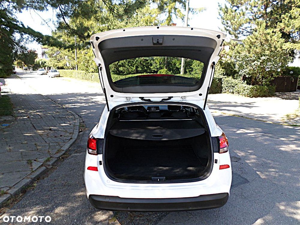 Hyundai i30 blue Kombi 1.4 Style - 25
