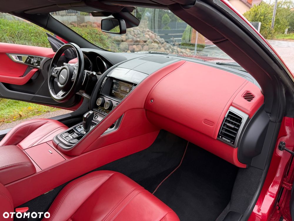 Jaguar F-Type R AWD - 22