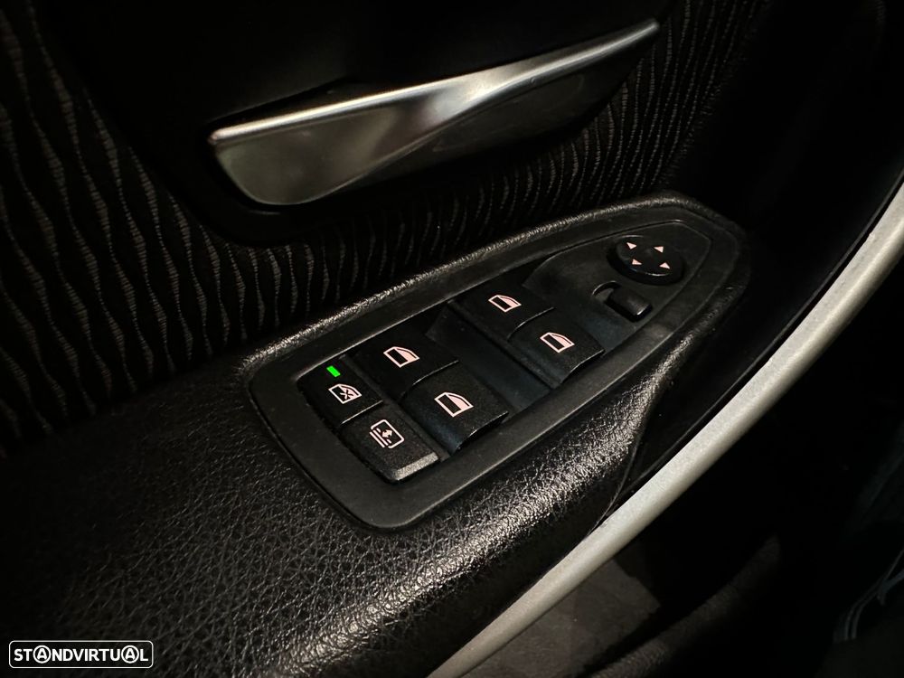 BMW 318 d Line Sport - 23