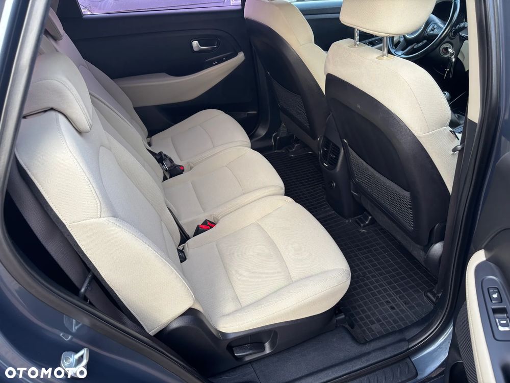 Kia Carens 1.6 GDI Dream Team Edition - 16