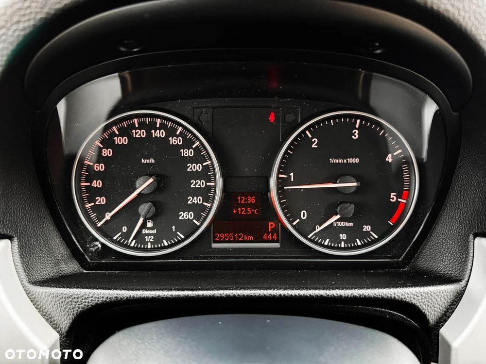 BMW Seria 3 318d Touring Sport Line - 31