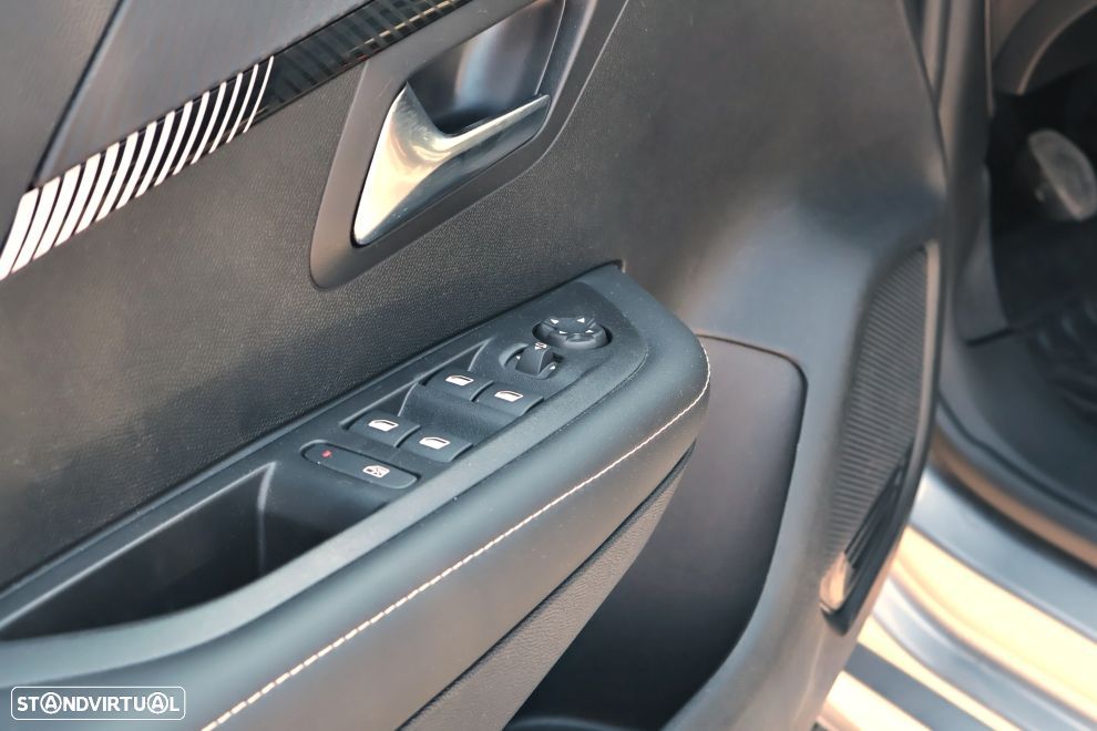 Peugeot 208 1.2 PureTech Allure - 15