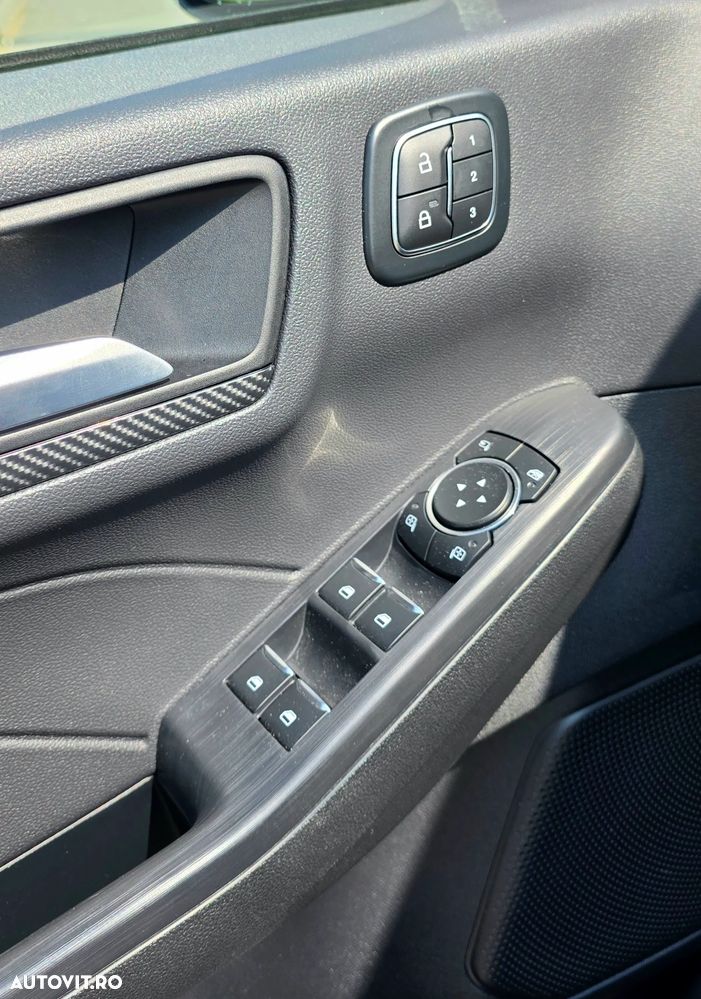 Ford Kuga - 12