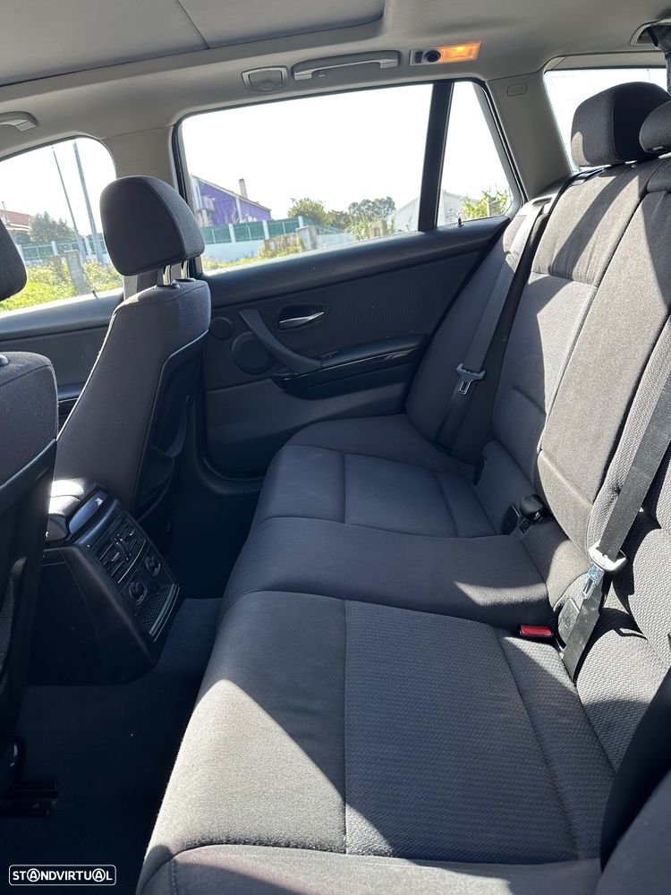 BMW 320 d Navigation Sport - 11