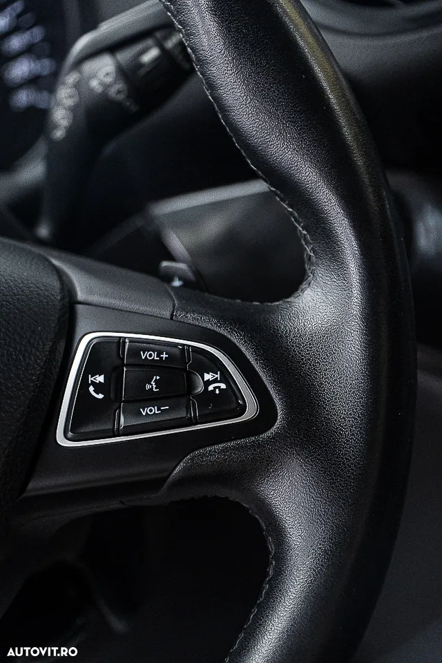 Ford Kuga 2.0 TDCi 4WD Powershift Titanium - 30