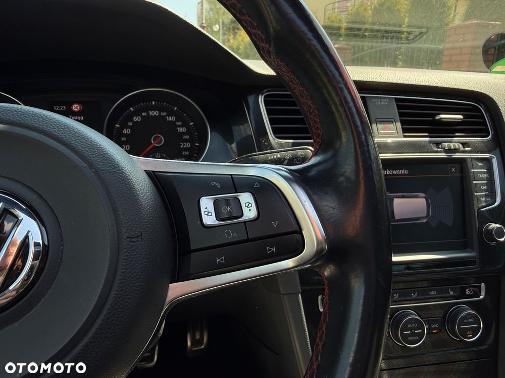 Volkswagen Golf - 11