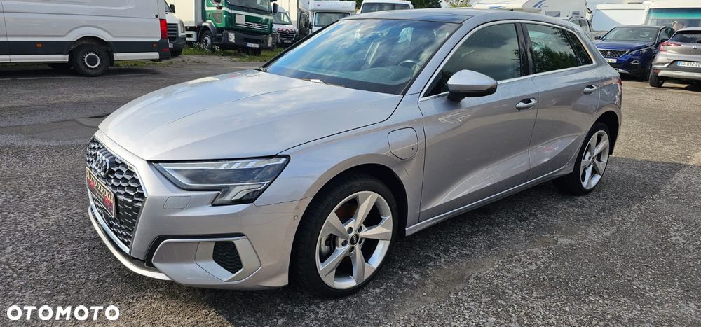 Audi A3 Sportback 1.4 TFSI E-tron Attraction e-S tronic - 1