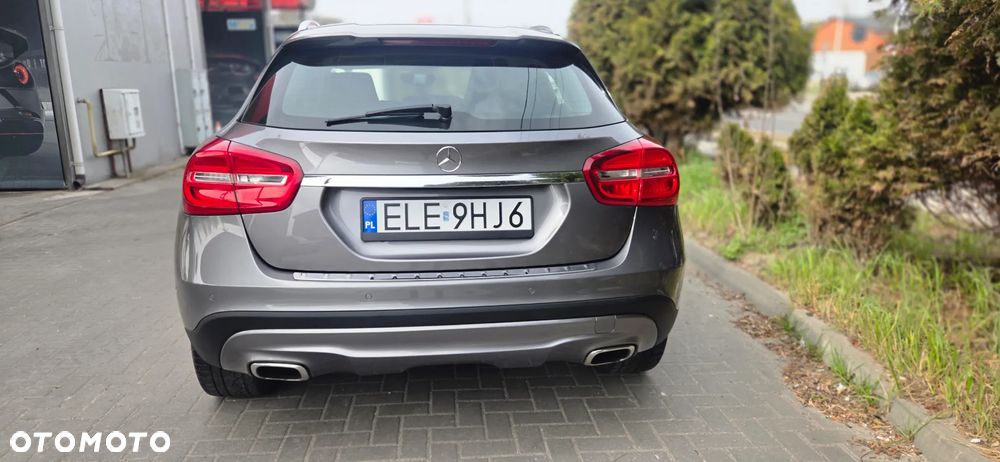 Mercedes-Benz GLA 250 7G-DCT StreetStyle - 13