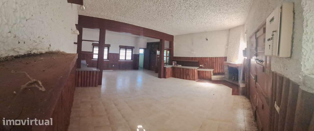 2 MORADIAS Independentes T6 e T1 com , Garagem, Jardim, Terreno ,Adega - Grande imagem: 2/39