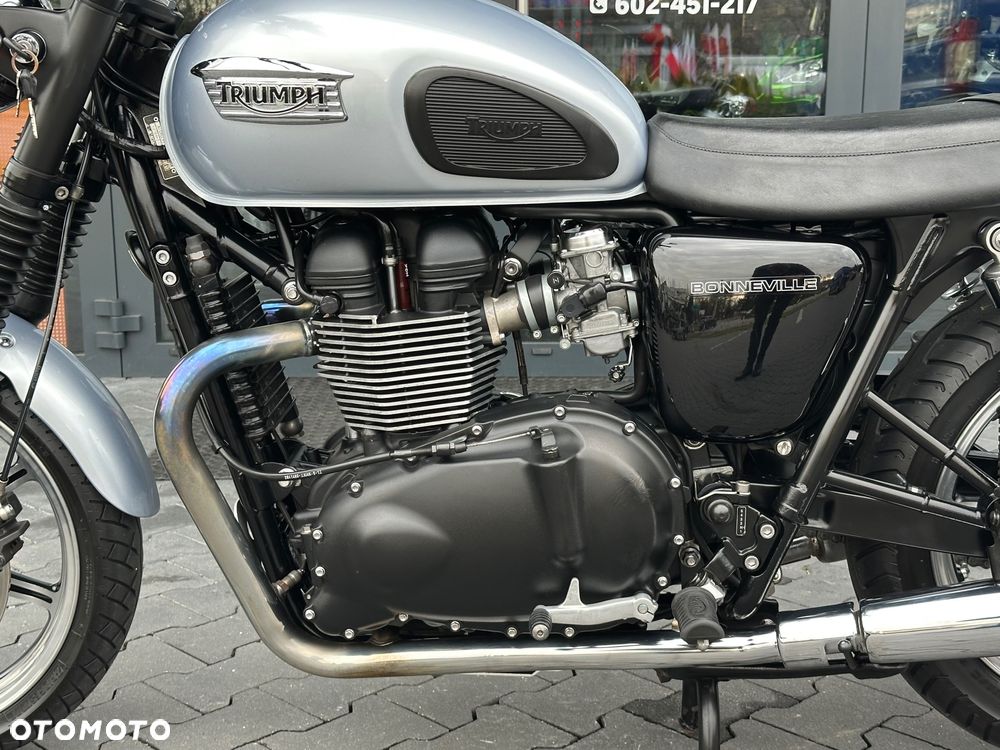 Triumph Bonneville - 31