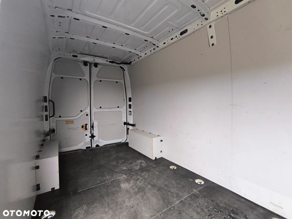 Nissan INTERSTAR - 28