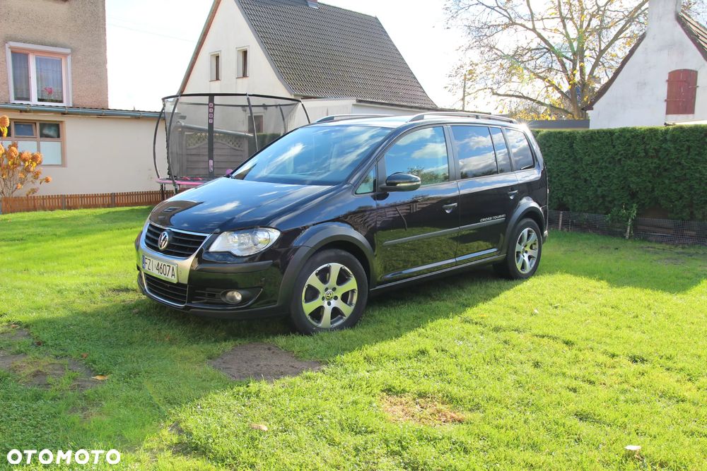 Volkswagen Touran 2.0 TDI DPF Cross DSG - 1