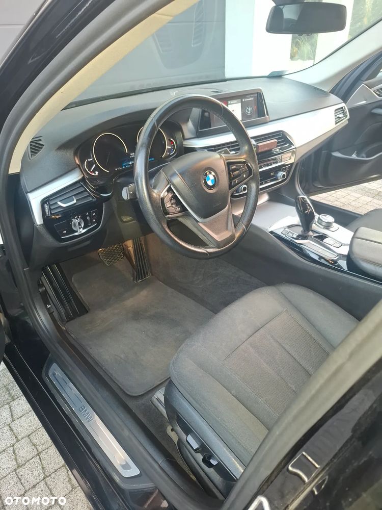 BMW Seria 5 518d - 12