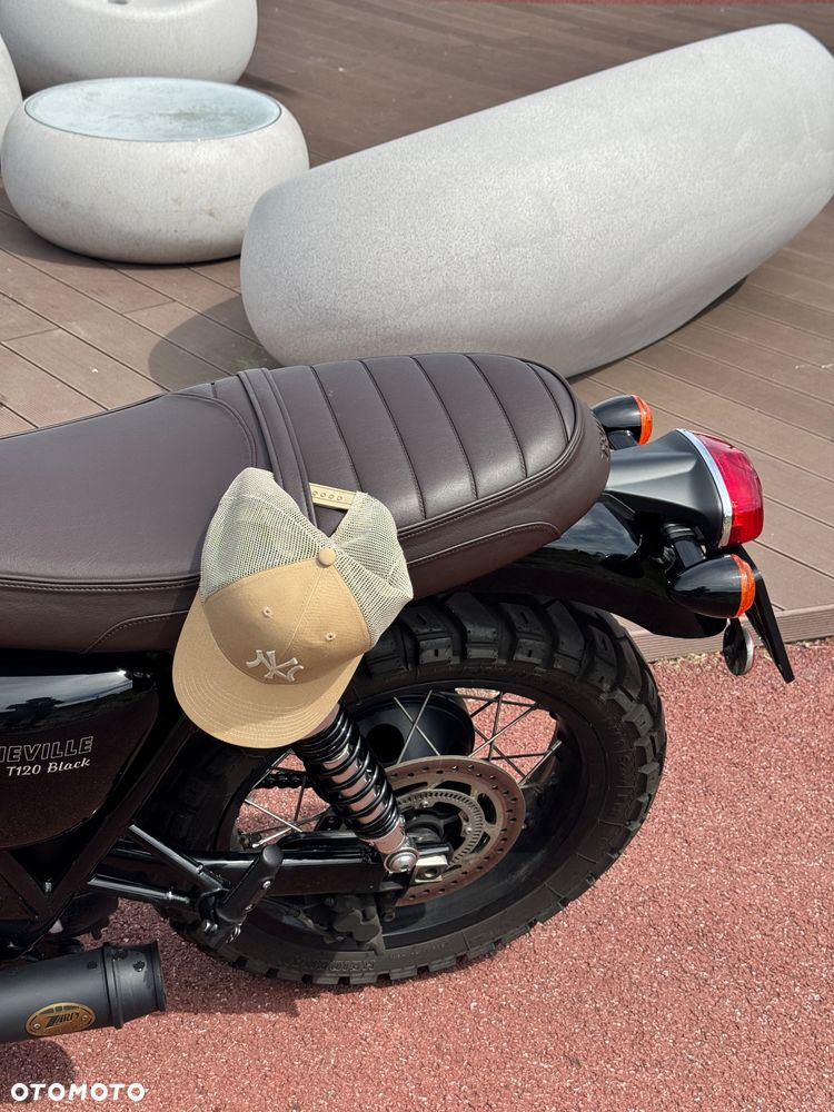 Triumph Bonneville - 10