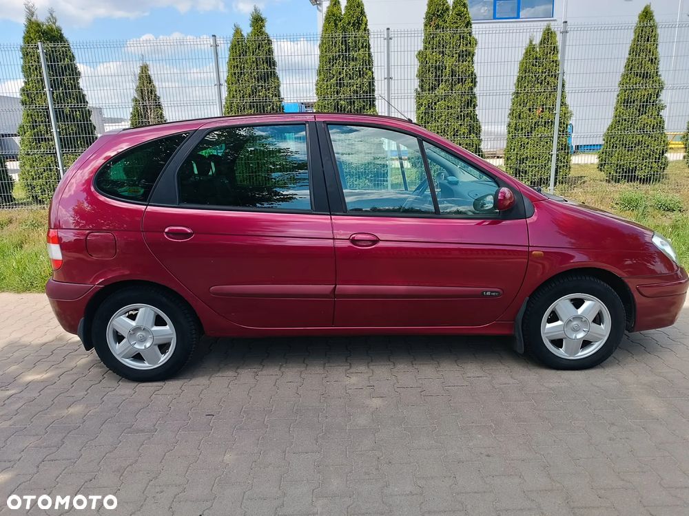 Renault Scenic 1.6 16V Privilege - 18
