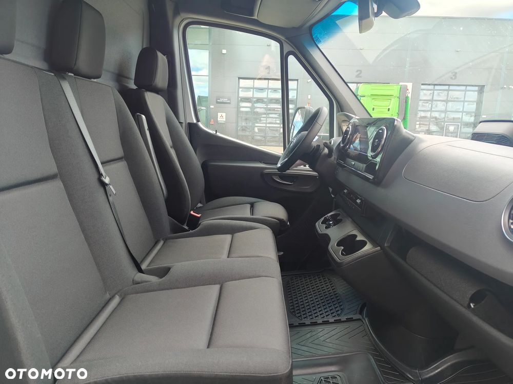 Mercedes-Benz Sprinter - 12