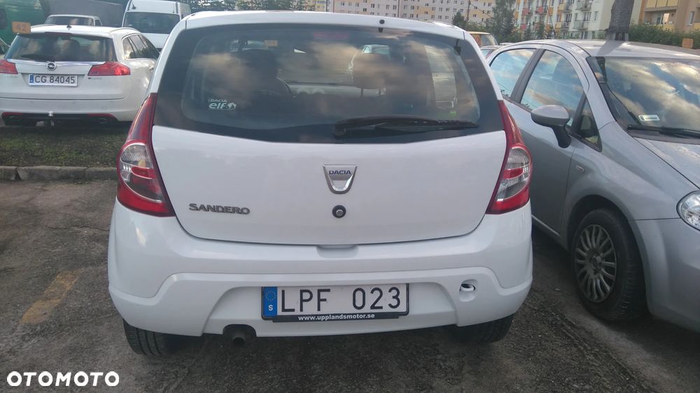 Dacia Sandero 1.6 16V Hi-Flex - 3
