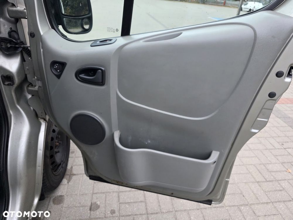 Renault Trafic - 16