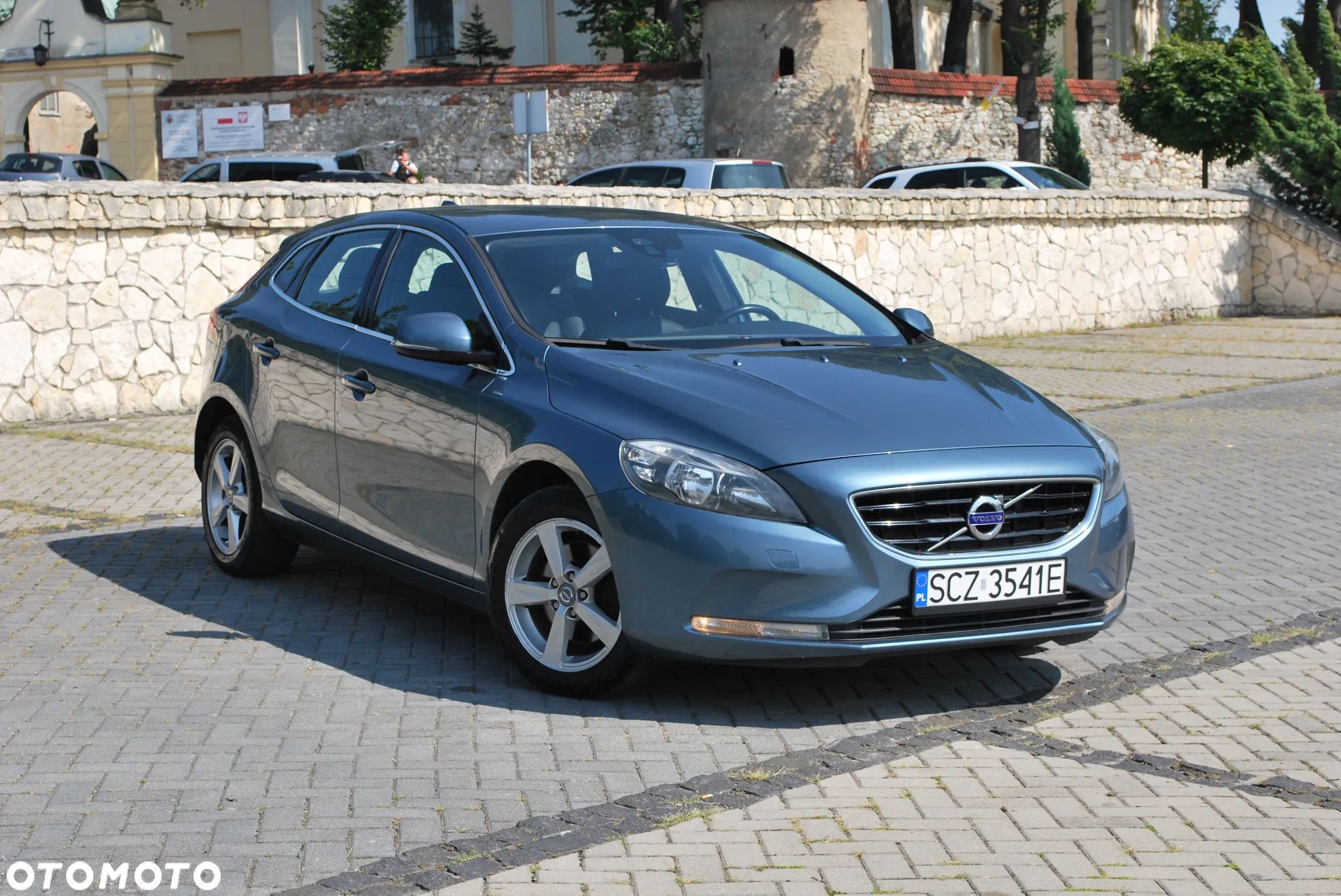 Volvo V40 T2 Momentum - 1