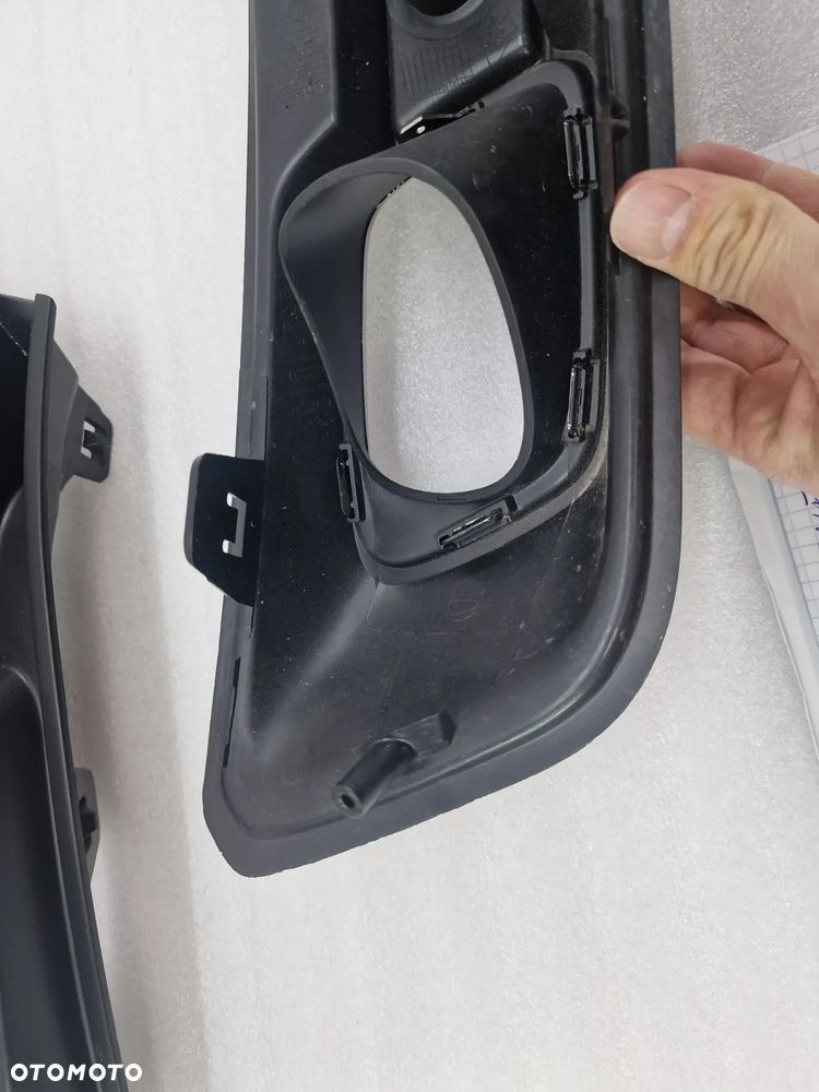 RENAULT CAPTUR I LIFT 16- LEWA / PRAWA KRATKA BOCZNA ZDERZAKA PRZEDNIEGO PRZÓD NA PDC Z CHROMEM , NR 261A24736R / 261A35462R , NR AUKCJI D/22 - 8