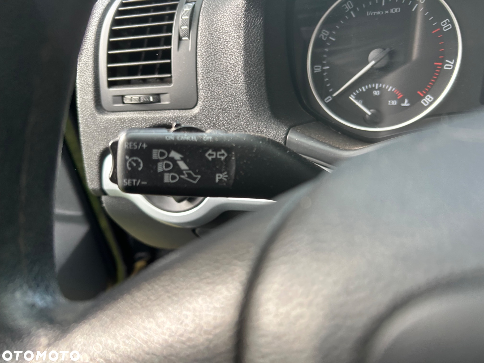 Skoda Octavia 1.6 Ambiente - 14