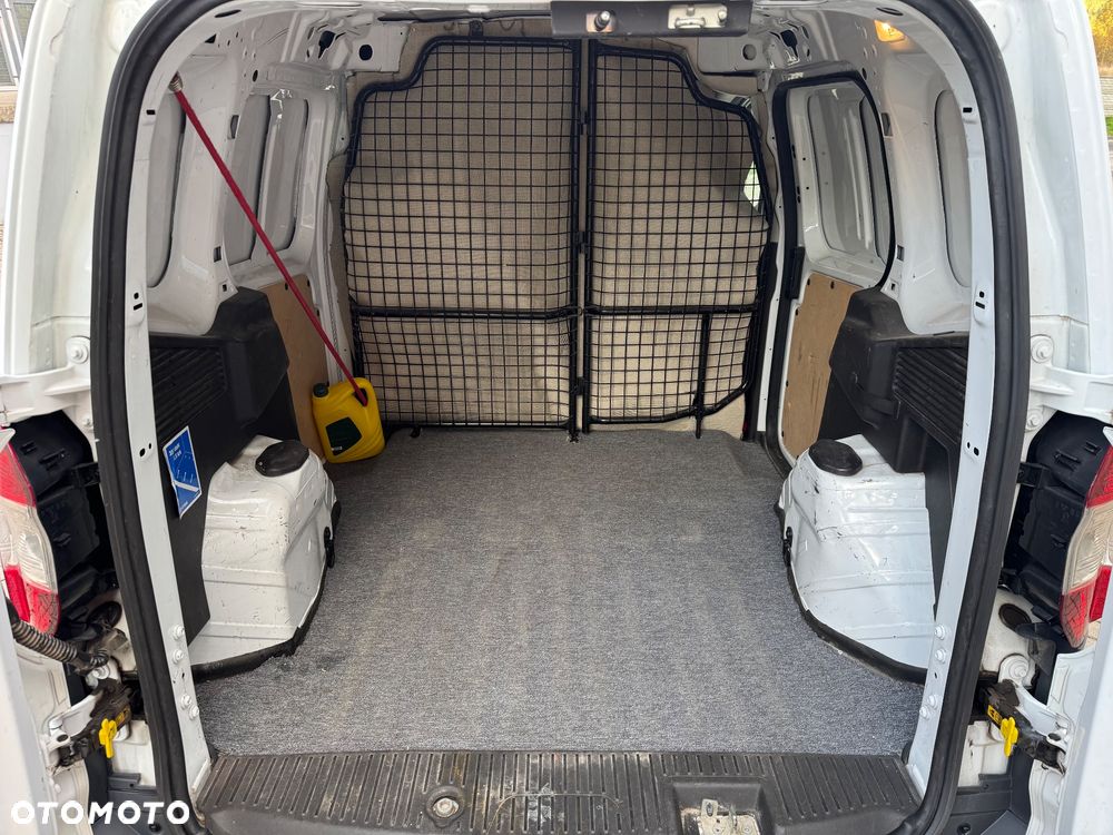Ford Transit Courier - 10