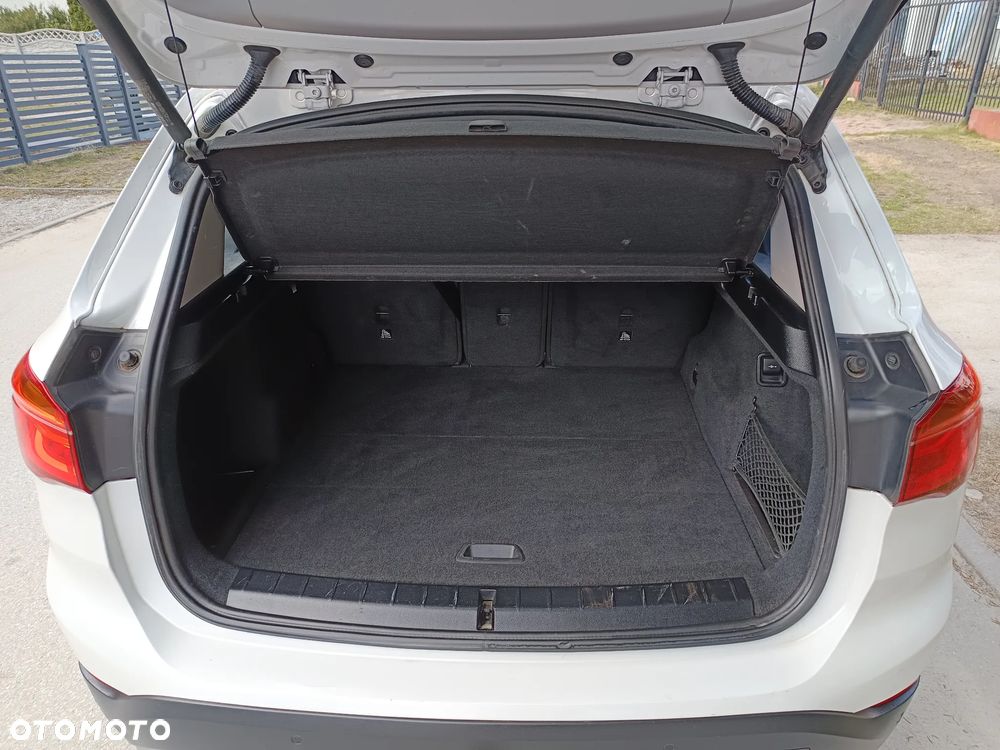 BMW X1 sDrive16d - 12
