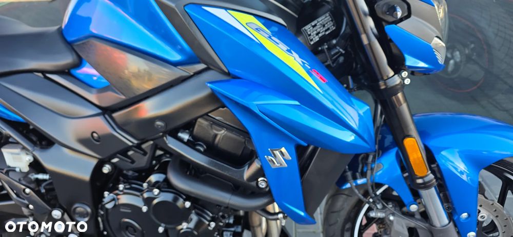 Suzuki GSX - 21