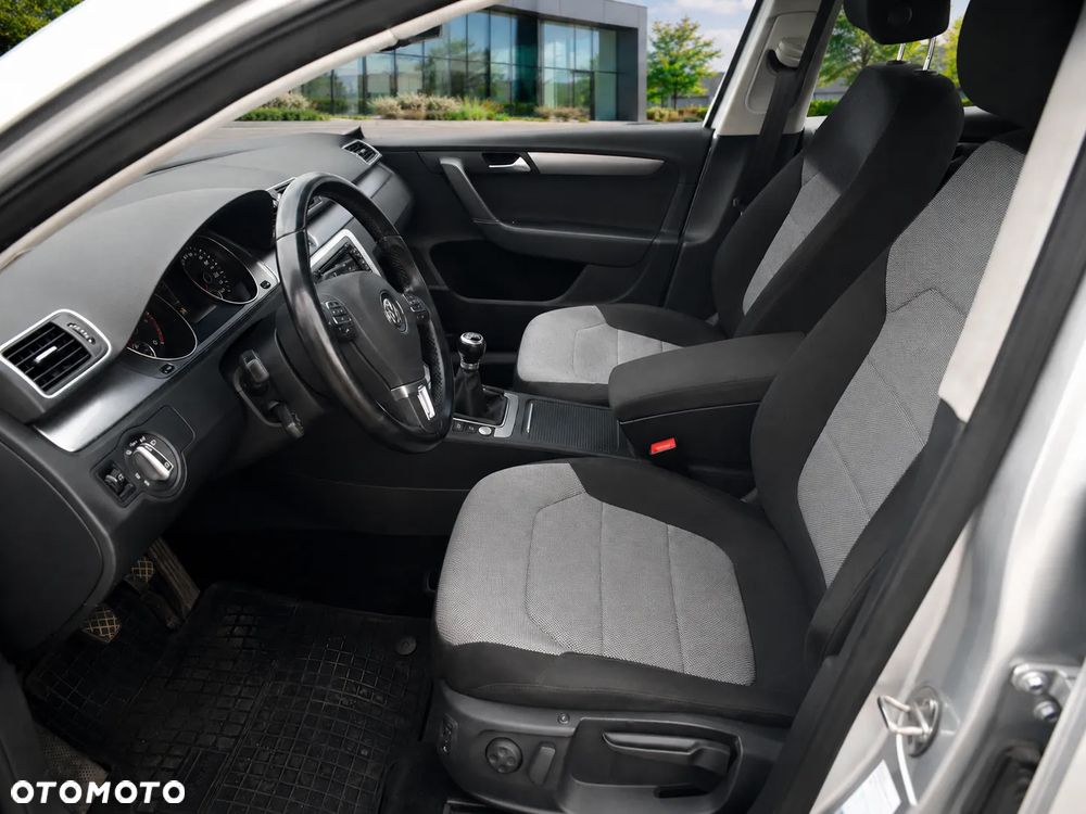 Volkswagen Passat 2.0 TDI Comfortline - 11