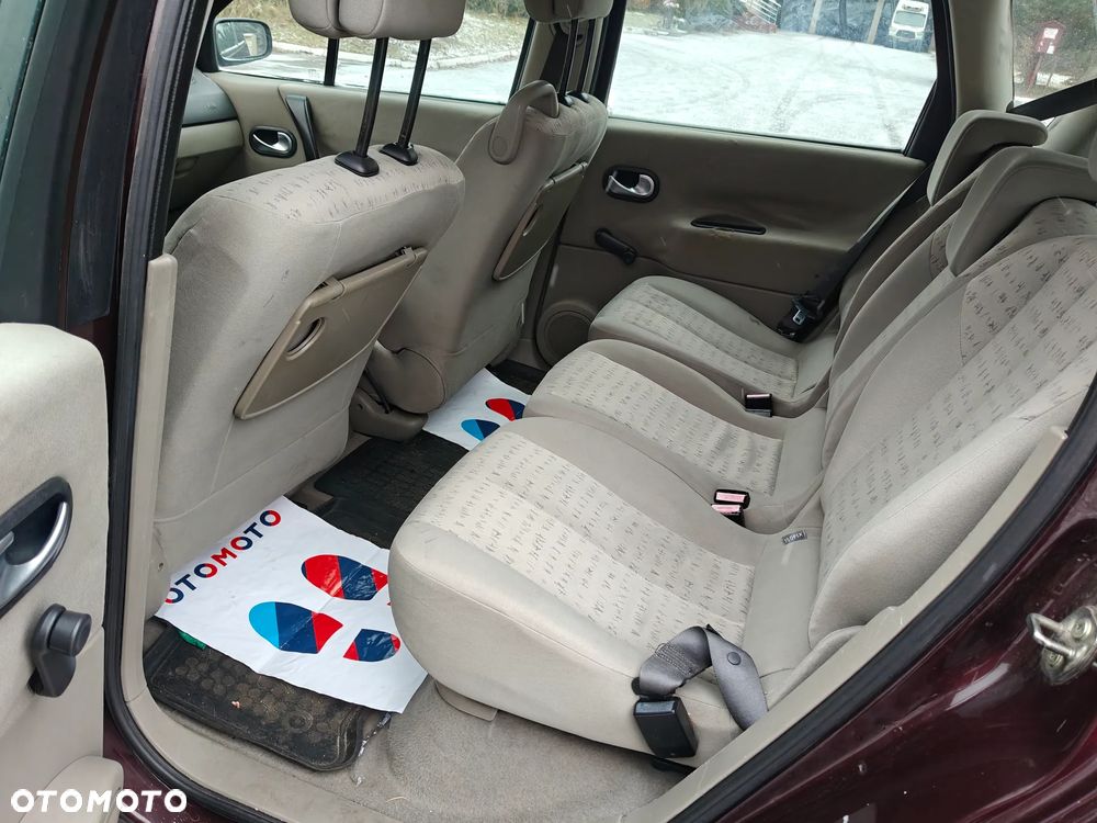 Renault Scenic 1.6 16V Confort Privilege - 11