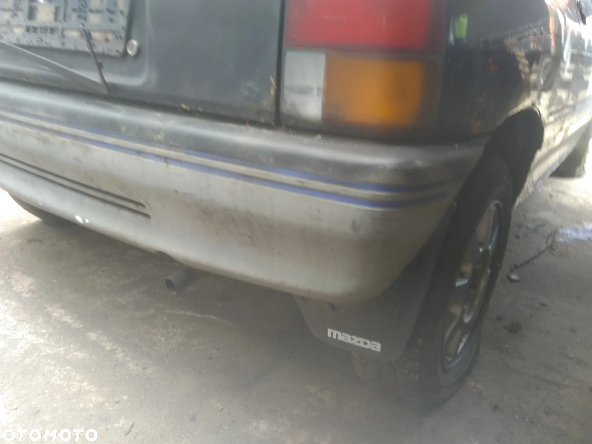 Mazda 121 zderzak tylny - 3