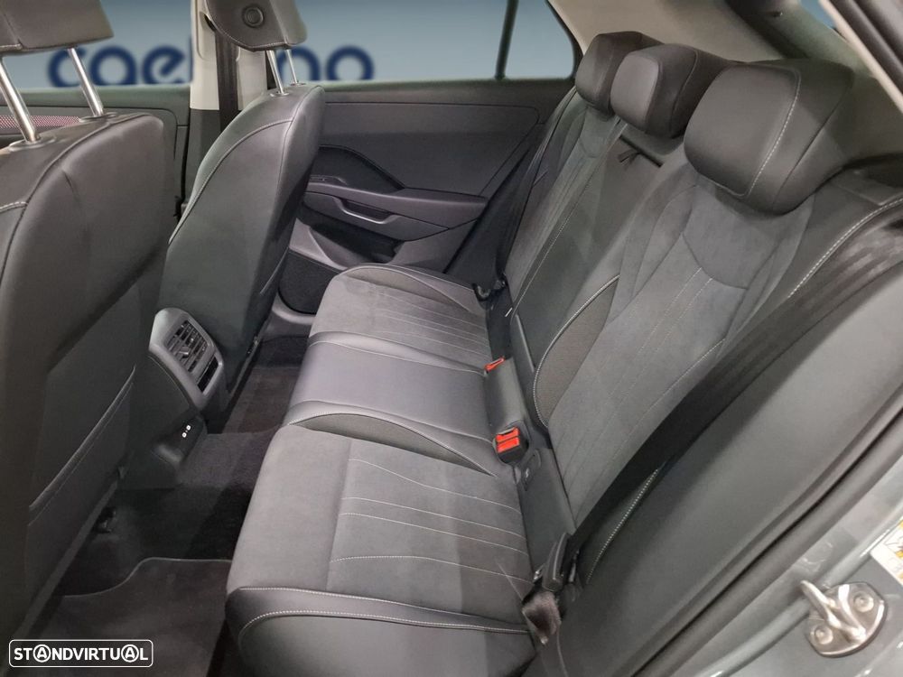 Volkswagen T-Roc 1.5 eTSI Style DSG — fotografia 14