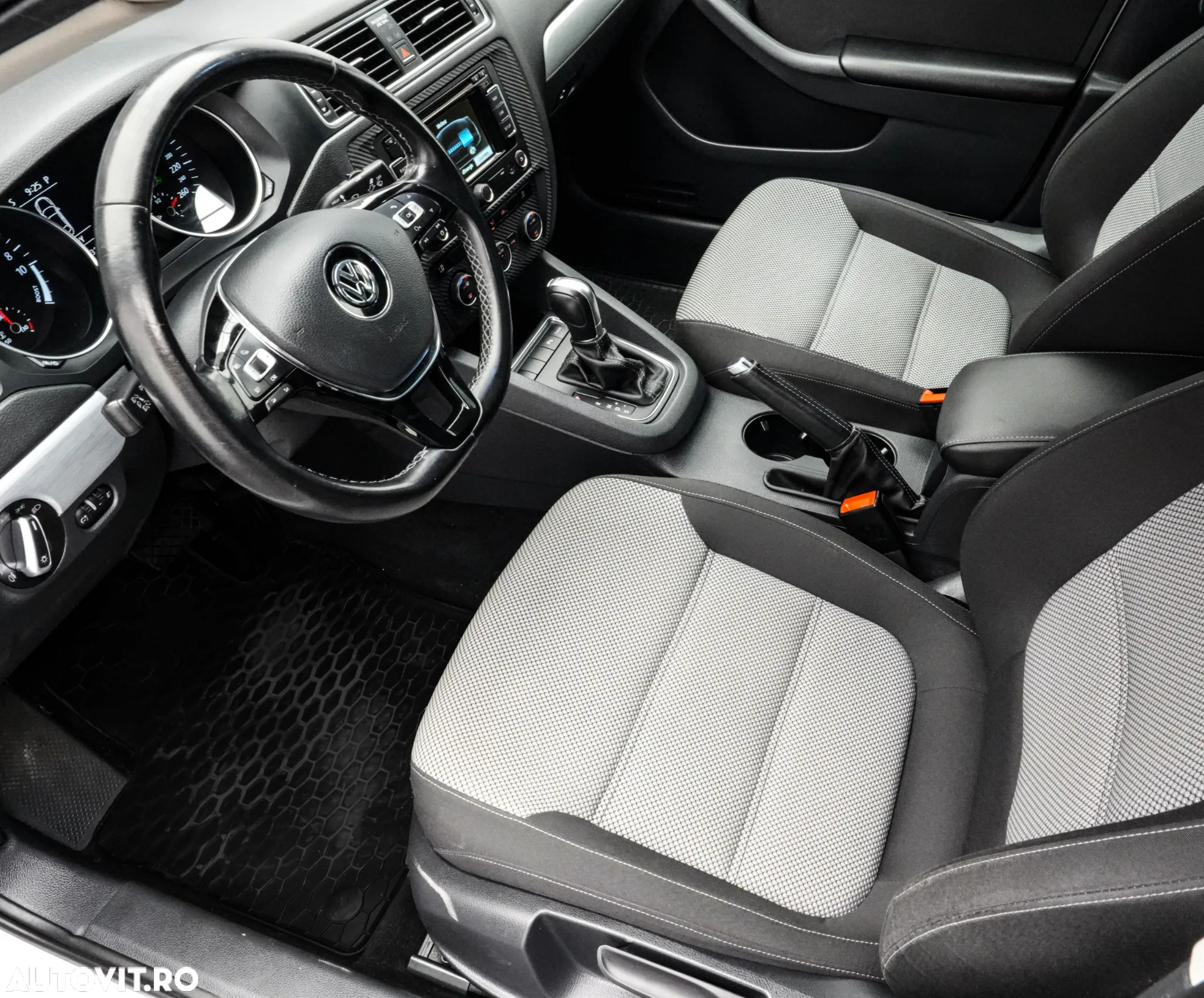 Volkswagen Jetta - 9