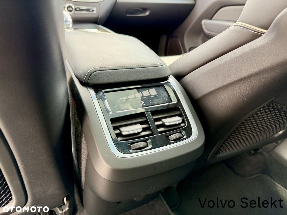 Volvo XC 60 B5 B AWD Ultimate Dark - 14