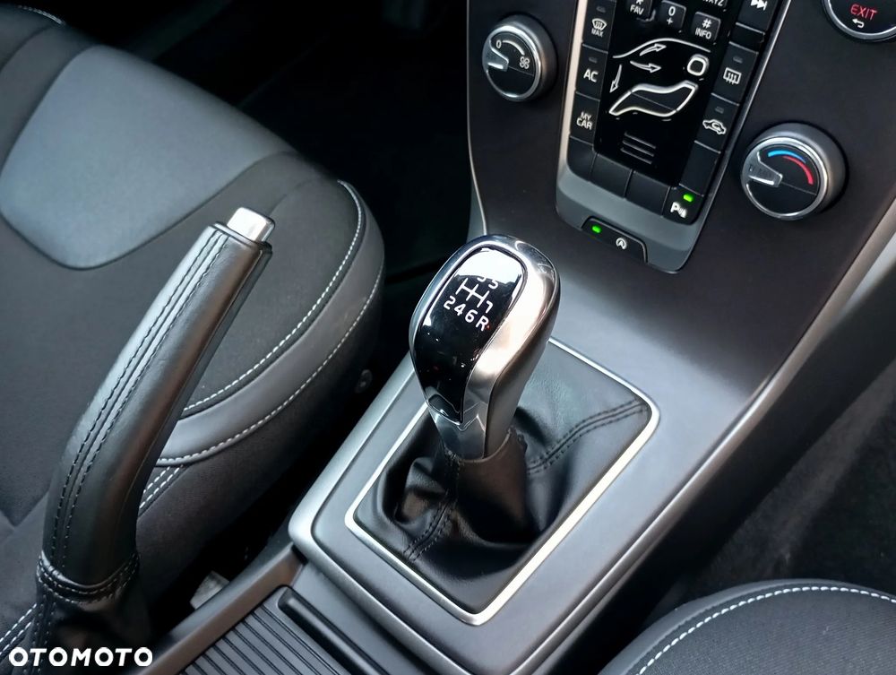 Volvo V40 D2 Momentum - 24