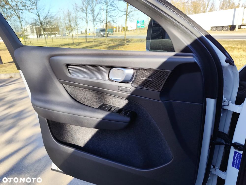 Volvo XC 40 B4 Plus Dark - 14