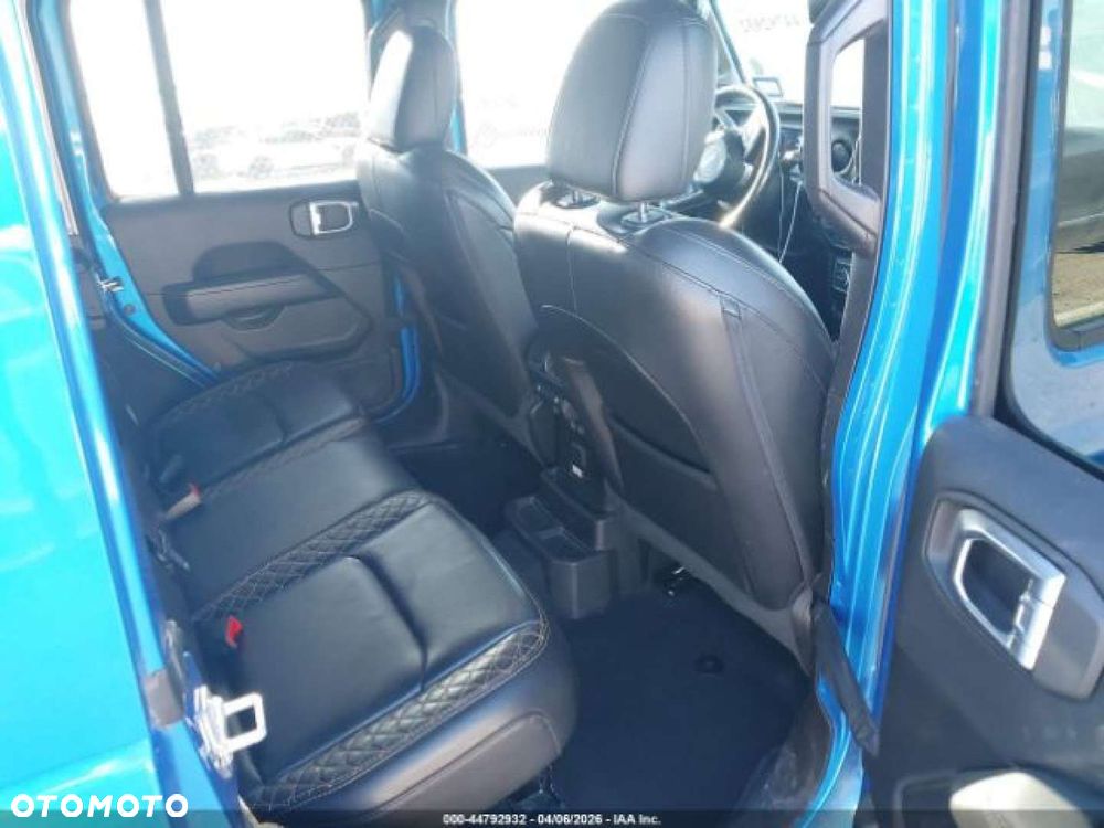 Jeep Wrangler - 12