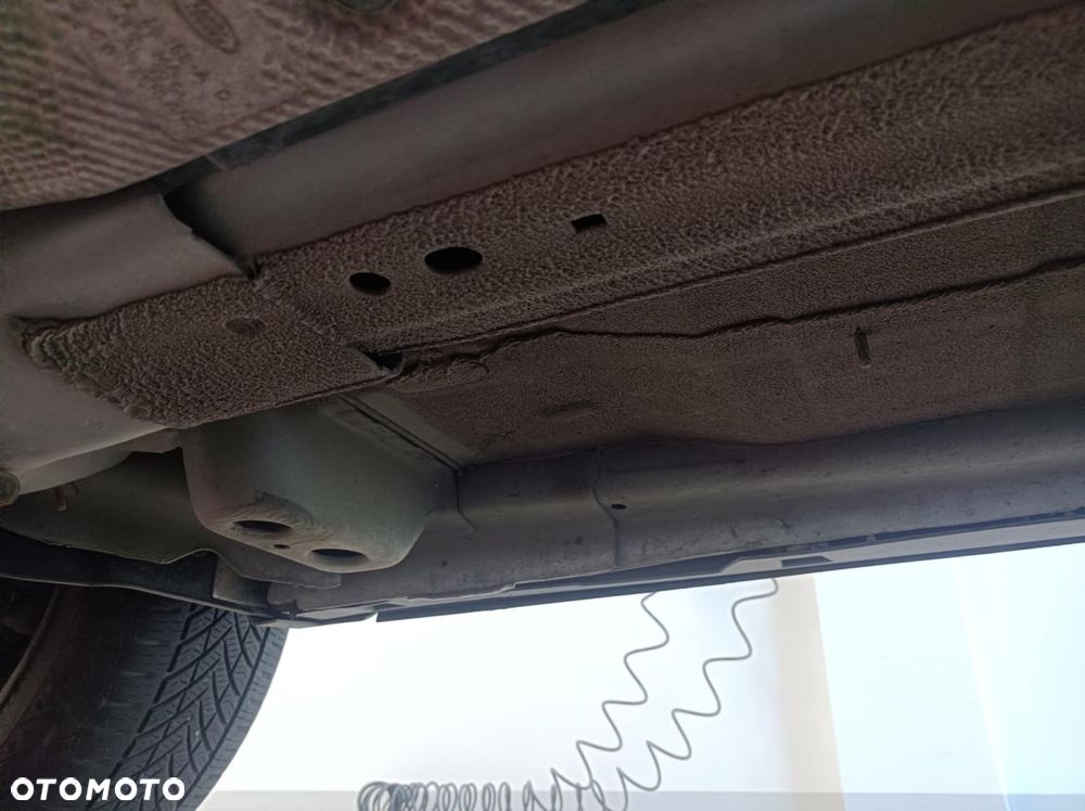 Land Rover Discovery Sport 2.0 TD4 HSE - 25