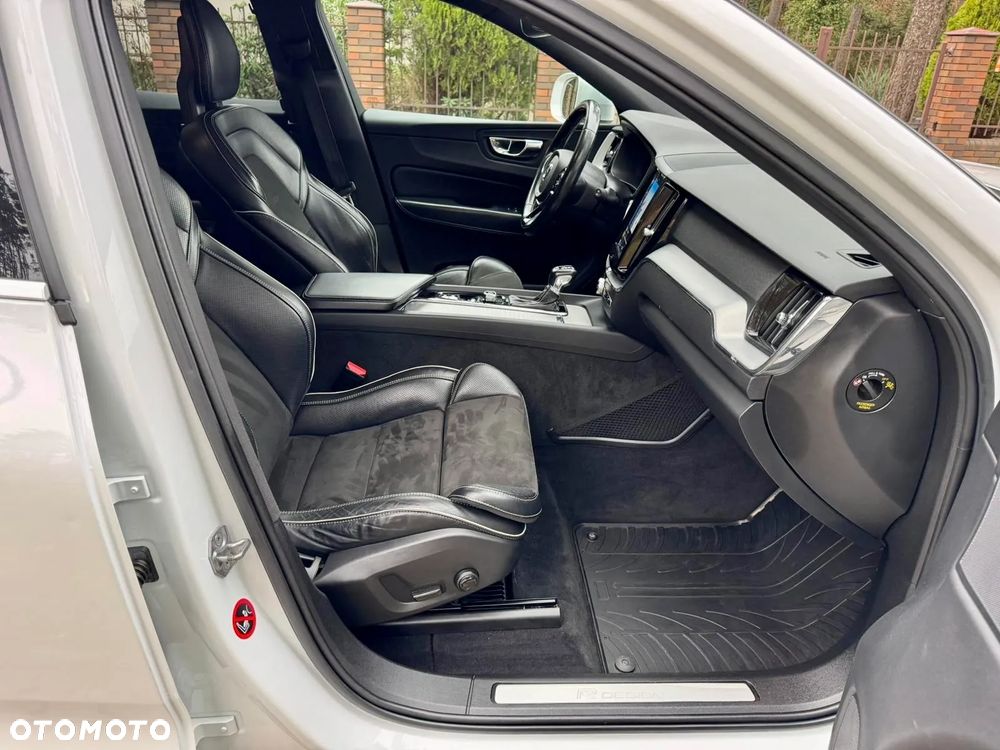 Volvo XC 60 D4 AWD R-Design - 23