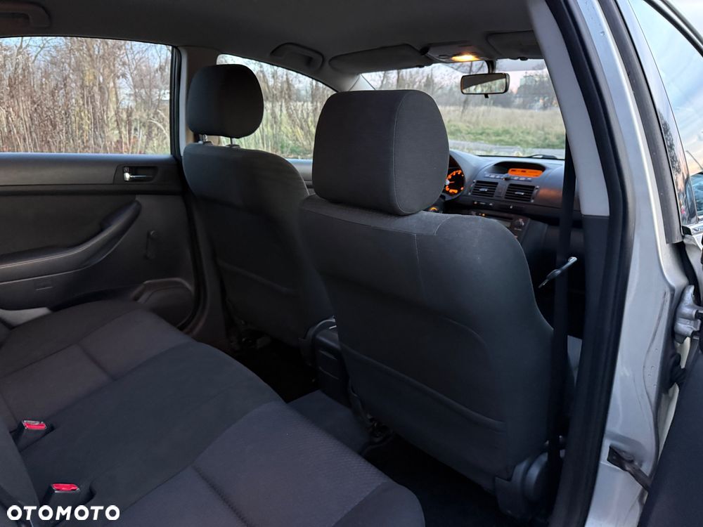 Toyota Avensis 1.8 VVT-i Luna - 16