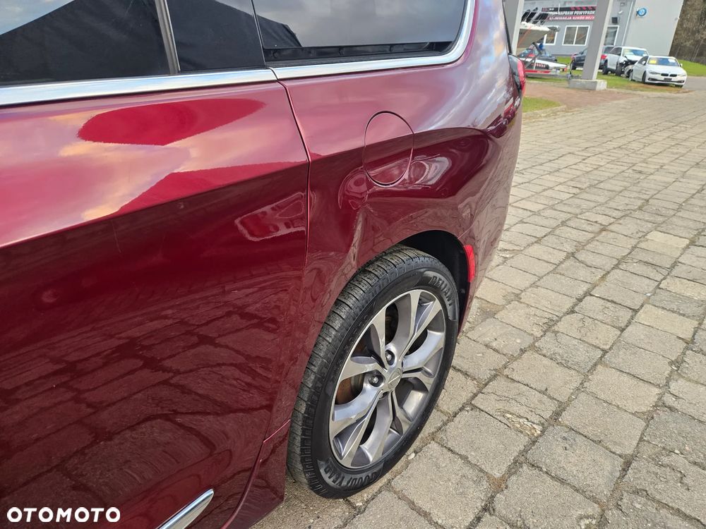 Chrysler Pacifica - 15