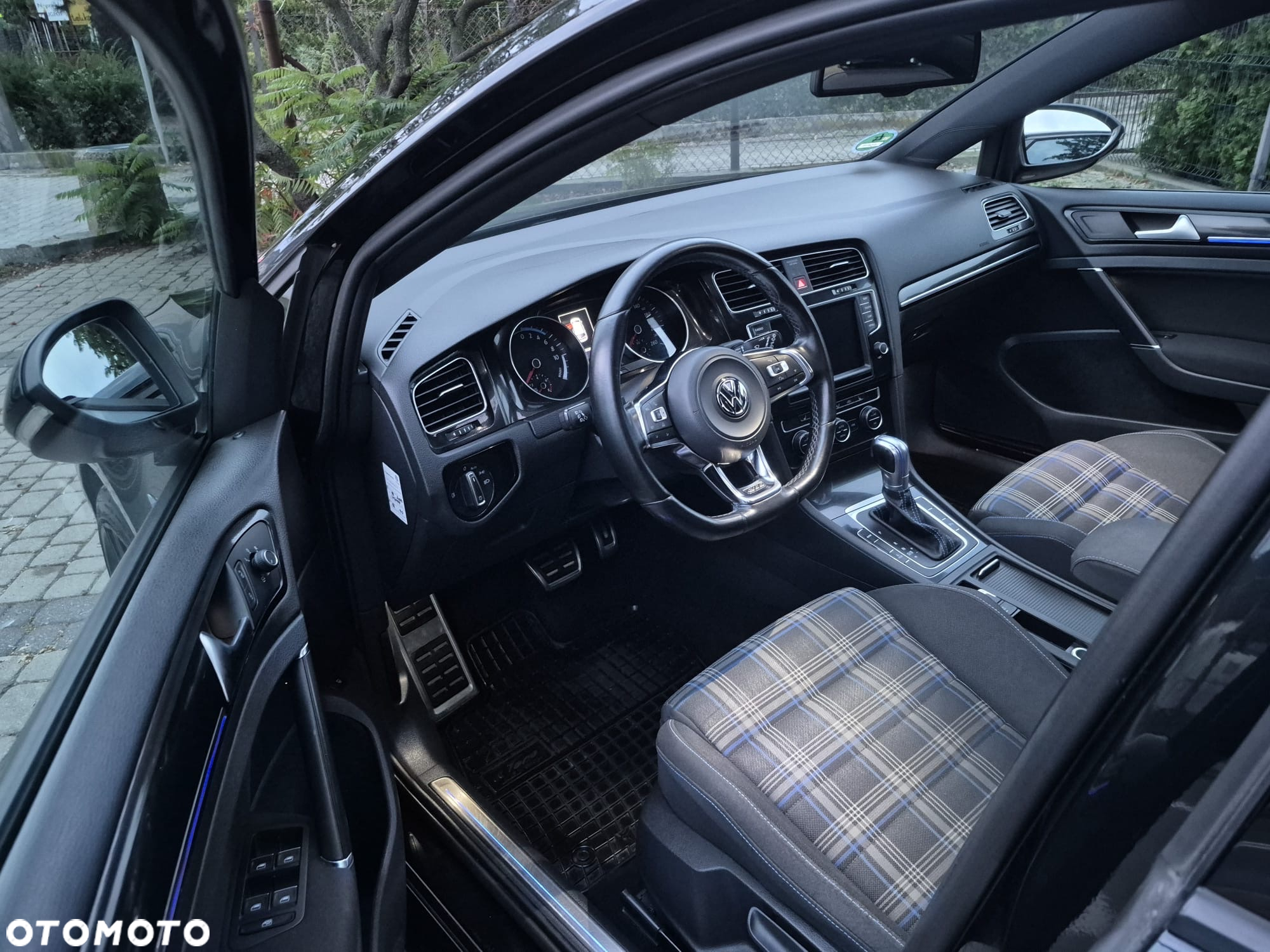 Volkswagen Golf - 11